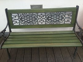 Dubová lavička s OSMO Jednorázová lazura HS+ č. 9242 Jedlově zelená