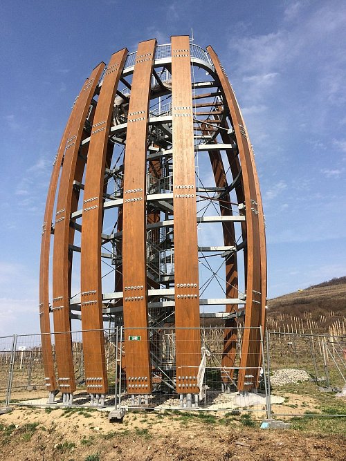 Tokajská věž chráněna Impregnací dřeva WR č. 4001 a Ochrannou olejovou lazurou č. 728 Cedr