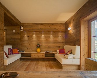 Interiér apartmánu z dubu - podlaha natřená Tvrdým voskovým olejem č. 3065 polomat